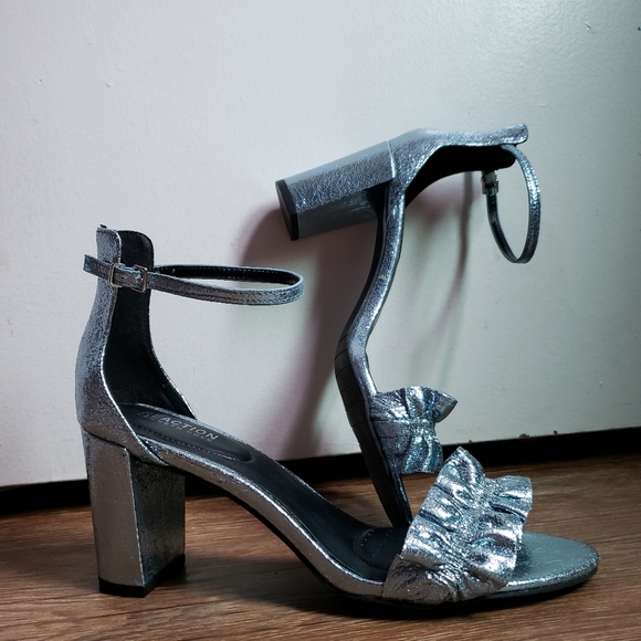 NWOT Kenneth Cole ruffled blue sparkle heels - Picture 13 of 16